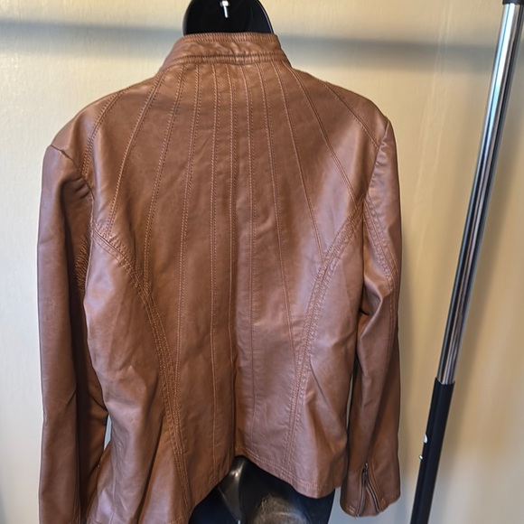 Jacket - Picture 2 of 9